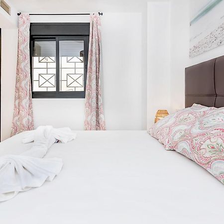 Апартаменти Maba/Private Backyard/Walk To Downtown/Large Smart Tv Малага Екстер'єр фото