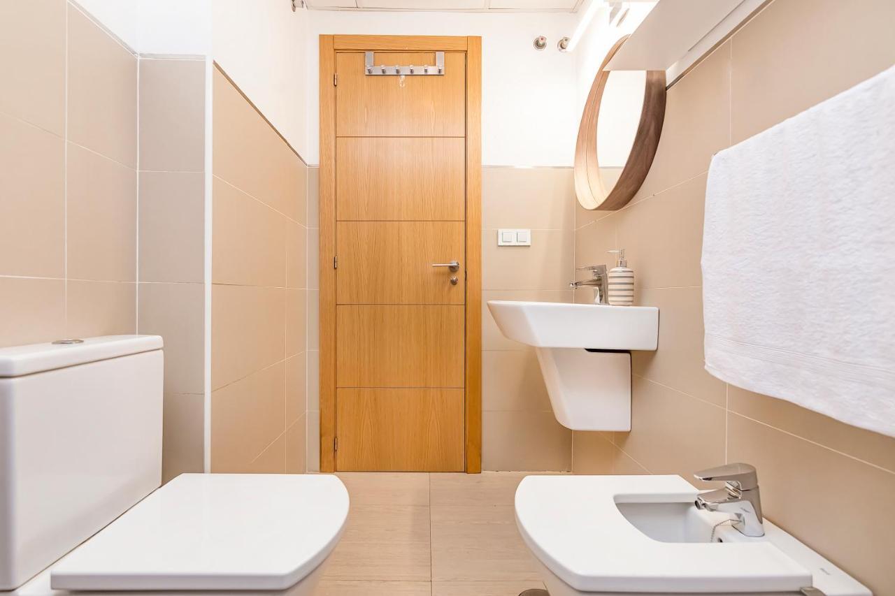 Апартаменти Maba/Private Backyard/Walk To Downtown/Large Smart Tv Малага Екстер'єр фото