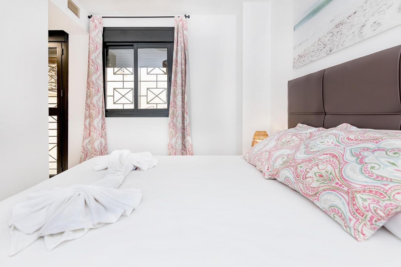 Апартаменти Maba/Private Backyard/Walk To Downtown/Large Smart Tv Малага Екстер'єр фото